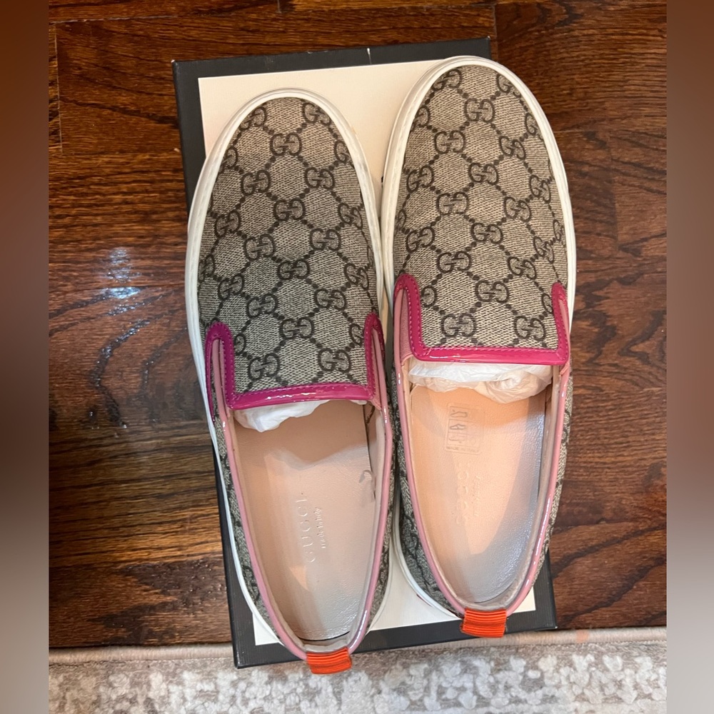Gucci slip on